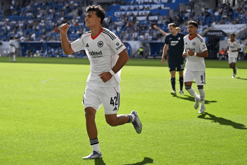 欧冠杯焦点战：马德里竞技 VS 法兰克福，对攻大战一触即发，德甲劲旅能否顶住西甲风暴？